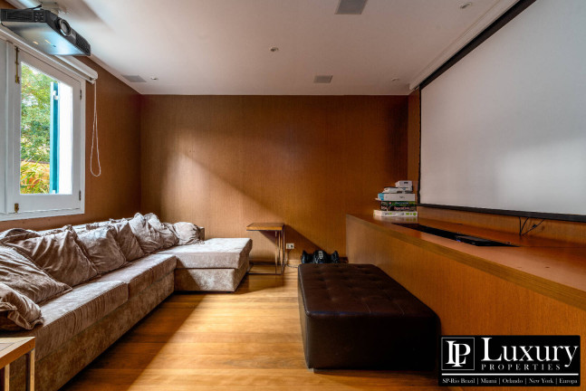 Casa com 4 Quartos à Venda,  em Jardim Paulista - São Paulo