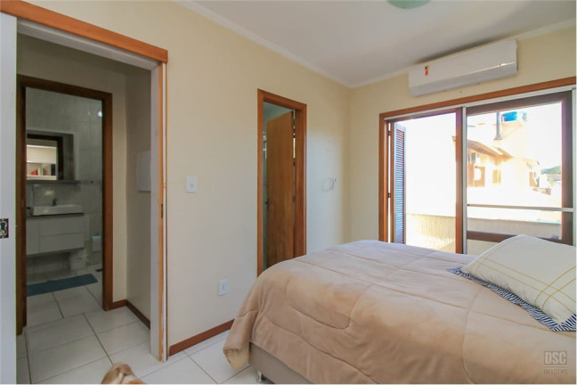 Imagem Casa com 3 Quartos à Venda, em Hípica - Porto Alegre Imagem Casa com 3 Quartos à Venda, em Hípica - Porto Alegre