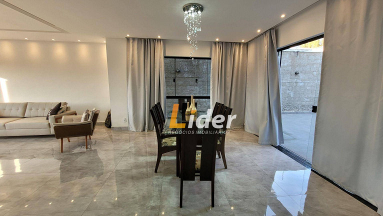 Imagem Casa com 4 Quartos à Venda, 300 m² em Nova Gramado - Juiz De Fora Imagem Casa com 4 Quartos à Venda, 300 m² em Nova Gramado - Juiz De Fora