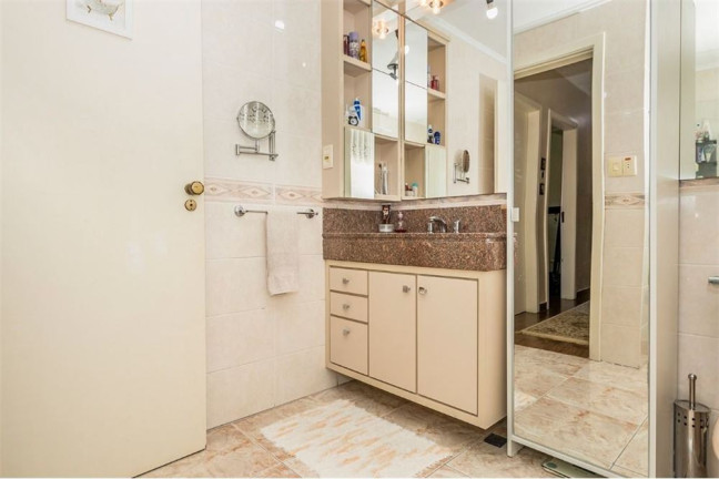 Imagem Casa com 4 Quartos à Venda, 525 m² em Jardim Sabará - Porto Alegre Imagem Casa com 4 Quartos à Venda, 525 m² em Jardim Sabará - Porto Alegre