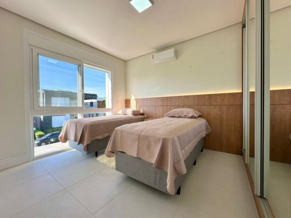 Imagem Casa com 4 Quartos à Venda, 262 m² em Centro - Capao Da Canoa