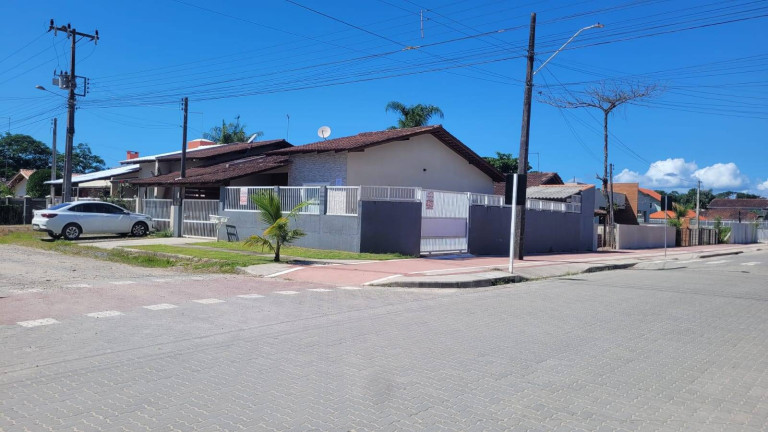 Casa com 2 Quartos à Venda, 74 m² em Balneário Princesa Do Mar - Itapoá