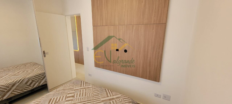 Imagem Imóvel com 1 Quarto à Venda, 28 m² em Cajuru - Curitiba Imagem Imóvel com 1 Quarto à Venda, 28 m² em Cajuru - Curitiba