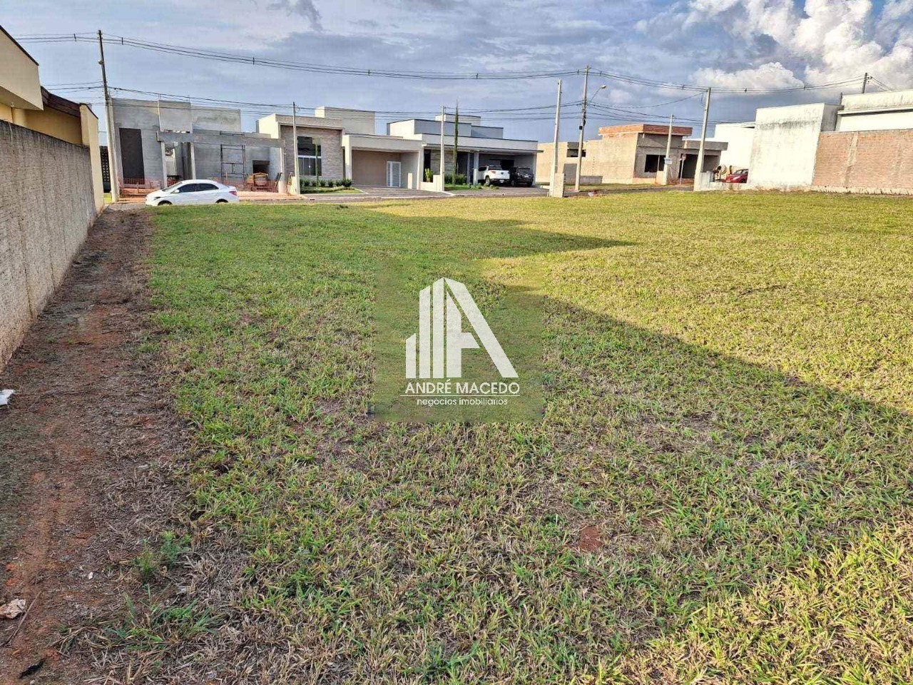 Terreno à Venda, 330 m² em Condomínio Residencial Jardim Califórnia - Estiva Gerbi