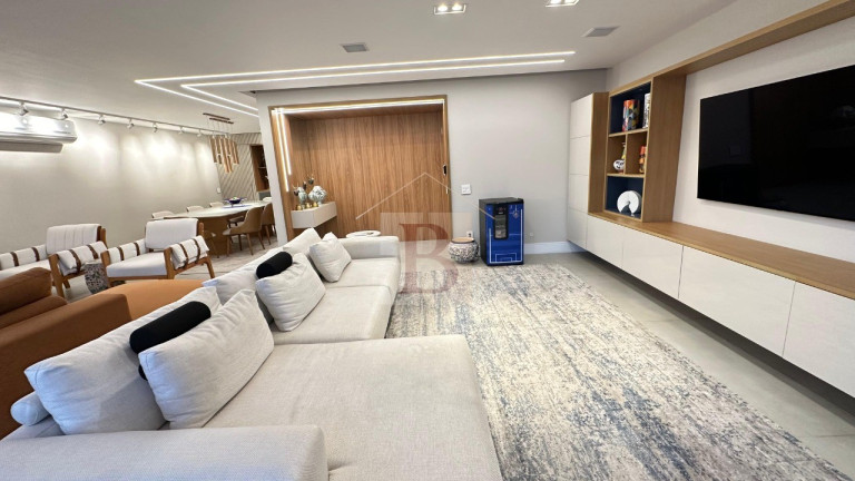 Imagem Imóvel com 4 Quartos à Venda, 250 m² em Icaraí - Niterói Imagem Imóvel com 4 Quartos à Venda, 250 m² em Icaraí - Niterói