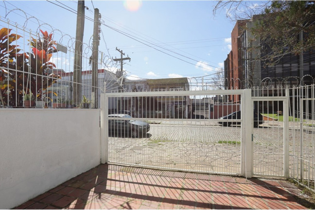Imagem Casa com 5 Quartos à Venda, 253 m² em Santana - Porto Alegre
