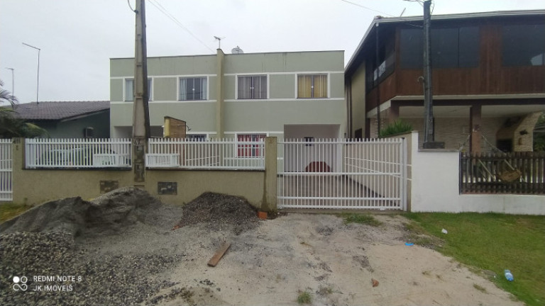 Sobrado com 3 Quartos para Temporada, 98 m² em Balneário Mariluz - Itapoá