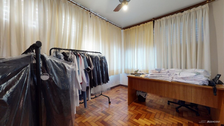 Imagem Imóvel com 3 Quartos à Venda, 250 m² em Cristal - Porto Alegre Imagem Imóvel com 3 Quartos à Venda, 250 m² em Cristal - Porto Alegre