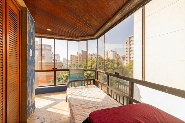 Imagem Imóvel com 2 Quartos à Venda, em Rio Branco - Porto Alegre Imagem Imóvel com 2 Quartos à Venda, em Rio Branco - Porto Alegre