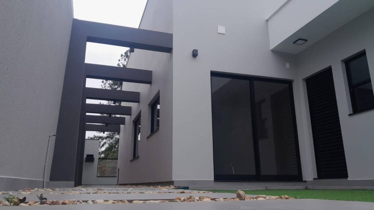 Imagem Casa com 3 Quartos à Venda, 202 m² em Cidade Universitária Pedra Branca - Palhoça