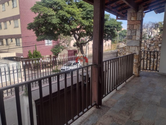 Casa com 3 Quartos para Alugar, 360 m² em Fernão Dias - Belo Horizonte