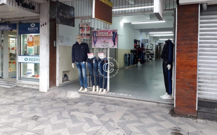Sala Comercial à Venda, 28 m² em Centro - Santa Maria