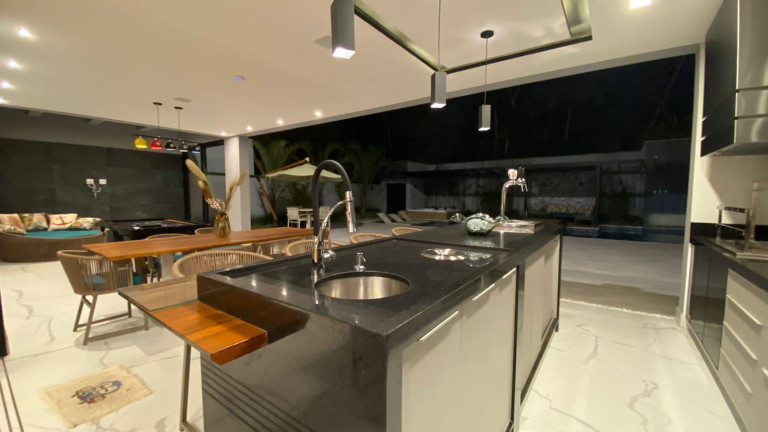 Imagem Casa com 6 Quartos à Venda, 464 m² em Bertioga - Bertioga Imagem Casa com 6 Quartos à Venda, 464 m² em Bertioga - Bertioga