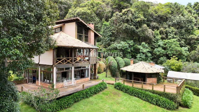 Imagem Casa com 3 Quartos à Venda, 597 m² em Região Da Pedra Do Fogo - Campos Do Jordão Imagem Casa com 3 Quartos à Venda, 597 m² em Região Da Pedra Do Fogo - Campos Do Jordão
