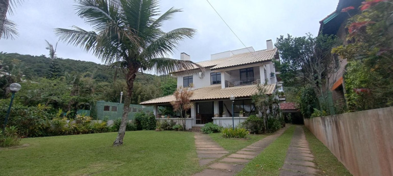 Imagem Casa com 6 Quartos para Alugar,  em Praia Brava - Florianópolis