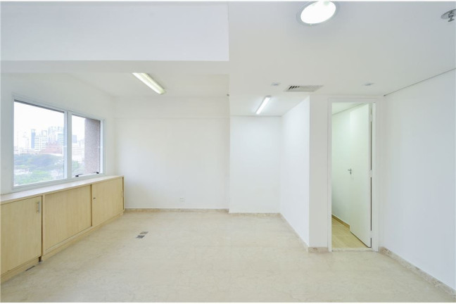 Sala Comercial à Venda, 28 m² em Bela Vista - São Paulo