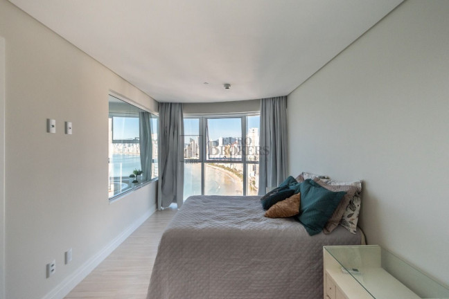 Imagem Apartamento com 3 Quartos à Venda, 165 m² em Pioneiros - Balneário Camboriú Imagem Apartamento com 3 Quartos à Venda, 165 m² em Pioneiros - Balneário Camboriú