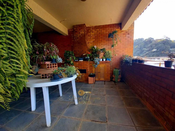 Imagem Casa com 3 Quartos à Venda, 166 m² em Várzea - Teresópolis