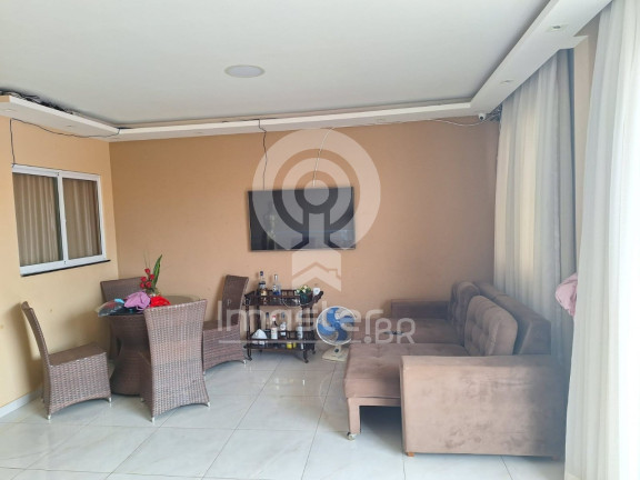 Casa com 5 Quartos à Venda,  em Acaracuzinho - Maracanaú