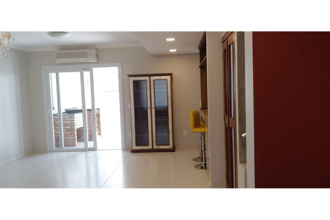 Imagem Casa com 3 Quartos à Venda,  em Hípica - Porto Alegre