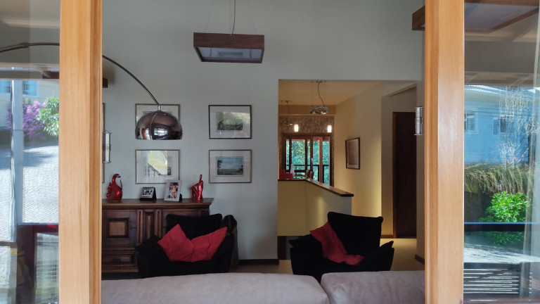 Imagem Casa com 4 Quartos à Venda, 295 m² em Cascata Do Imbuí - Teresópolis