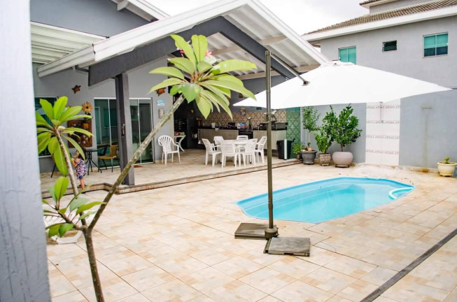 Casa com 5 Quartos à Venda, 270 m² em Jardim Oásis - Taubaté