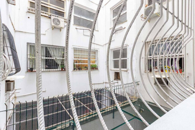 Imagem Imóvel com 2 Quartos à Venda, 90 m² em Copacabana - Rio De Janeiro Imagem Imóvel com 2 Quartos à Venda, 90 m² em Copacabana - Rio De Janeiro