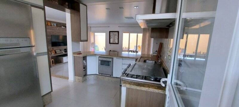 Imagem Casa com 4 Quartos à Venda, 230 m² em Peruíbe