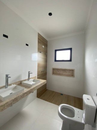 Imagem Casa com 3 Quartos à Venda, 300 m² em Piracangaguá - Taubaté Imagem Casa com 3 Quartos à Venda, 300 m² em Piracangaguá - Taubaté