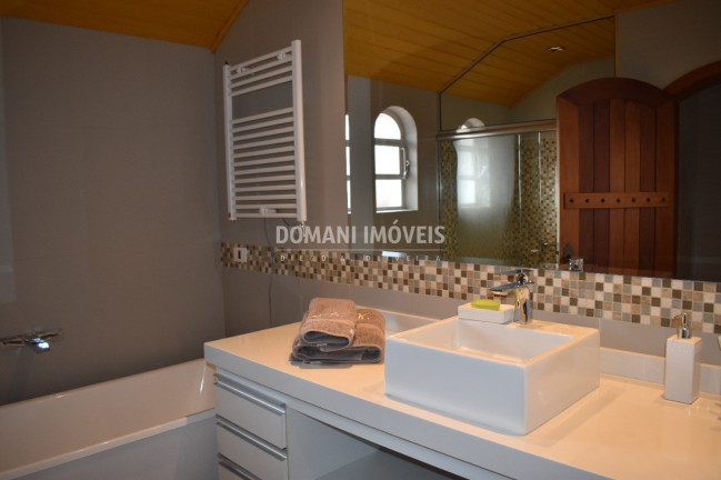 Imagem Casa com 6 Quartos à Venda, 1.106 m² em Região De Capivari - Campos Do Jordão