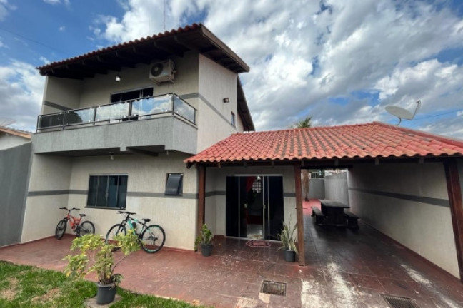 Sobrado à Venda, 264 m² em Córrego Longe - Umuarama