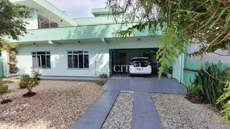 Imagem Sobrado com 5 Quartos à Venda, 350 m² em São Judas - Itajaí Imagem Sobrado com 5 Quartos à Venda, 350 m² em São Judas - Itajaí
