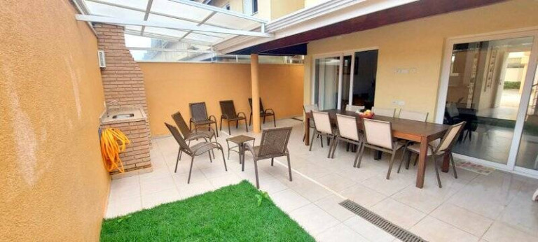 Imagem Casa com 4 Quartos à Venda, 230 m² em Peruíbe