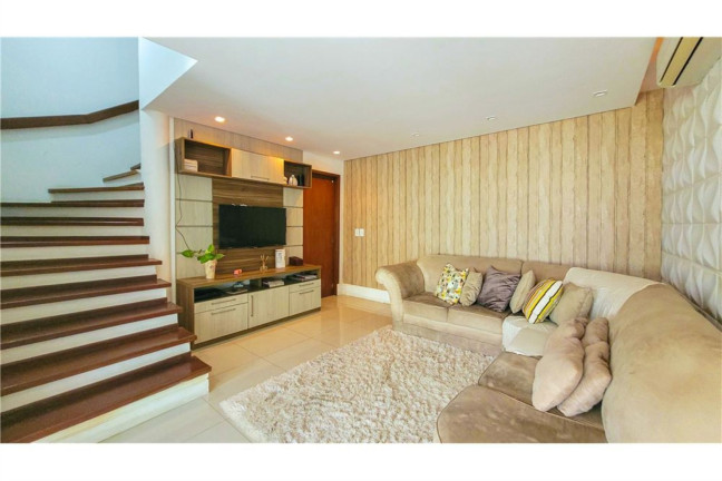 Imagem Casa com 3 Quartos à Venda, em Jardim Itu - Porto Alegre Imagem Casa com 3 Quartos à Venda, em Jardim Itu - Porto Alegre