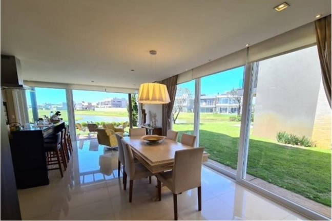 Imagem Casa de Condomínio com 4 Quartos à Venda, 308 m² em Parque Antártica - Capão Da Canoa Imagem Casa de Condomínio com 4 Quartos à Venda, 308 m² em Parque Antártica - Capão Da Canoa