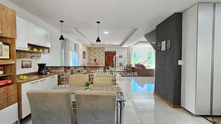 Imagem Casa com 3 Quartos à Venda, 180 m² em Albuquerque - Teresópolis Imagem Casa com 3 Quartos à Venda, 180 m² em Albuquerque - Teresópolis