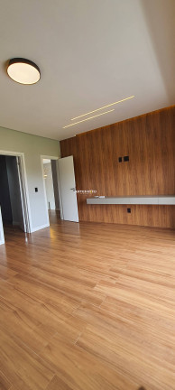 Imagem Imóvel com 4 Quartos à Venda, 250 m² Imagem Imóvel com 4 Quartos à Venda, 250 m²