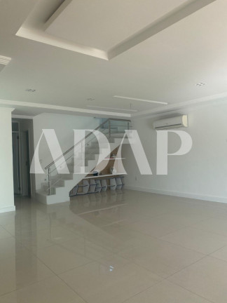 Imagem Casa com 3 Quartos à Venda, 200 m² em Recreio Dos Bandeirantes - Rio De Janeiro Imagem Casa com 3 Quartos à Venda, 200 m² em Recreio Dos Bandeirantes - Rio De Janeiro