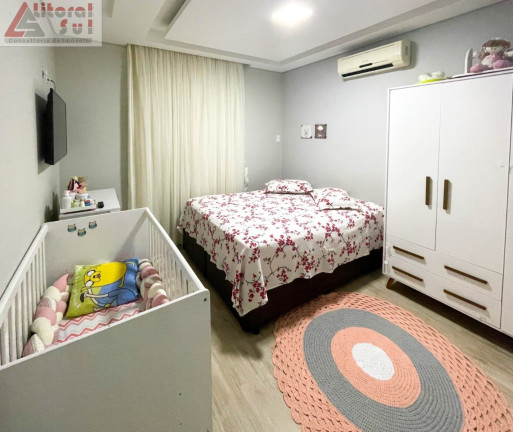 Imagem Casa com 4 Quartos à Venda, em Quietude - Praia Grande Imagem Casa com 4 Quartos à Venda, em Quietude - Praia Grande