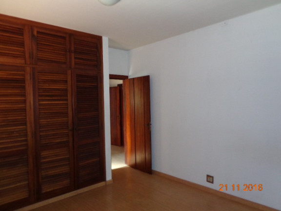 Imagem Casa com 3 Quartos à Venda, 840 m² em Interlagos - São Paulo