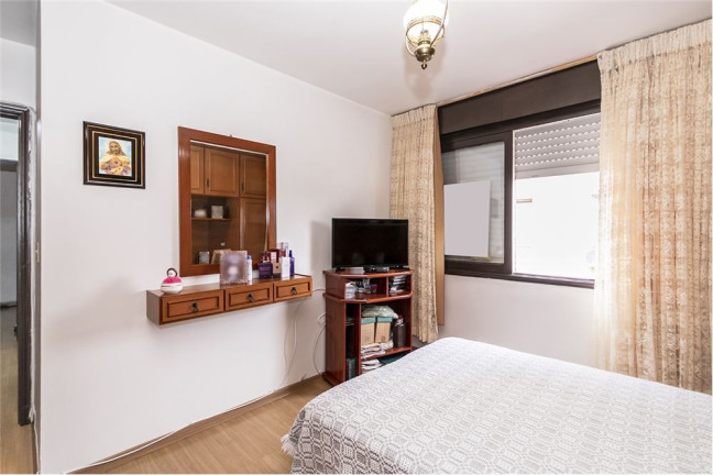 Imagem Imóvel com 3 Quartos à Venda,  em Vila Ipiranga - Porto Alegre
