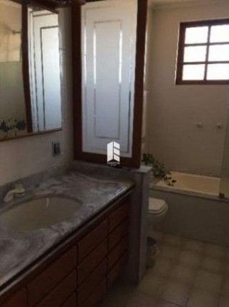 Imagem Casa com 3 Quartos à Venda, 339 m² em Camobi - Santa Maria