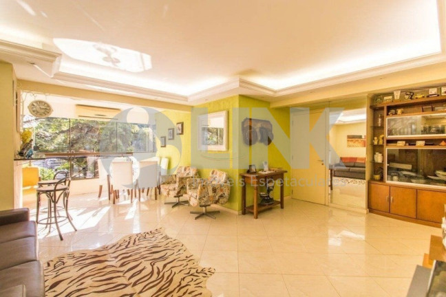 Apartamento com 3 Quartos à Venda, 110 m² em Auxiliadora - Porto Alegre