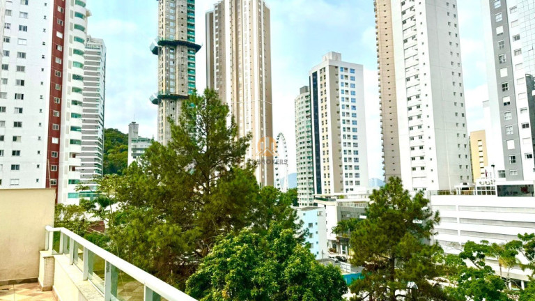 Imagem Imóvel com 3 Quartos à Venda, 213 m² em Pioneiros - Balneário Camboriú