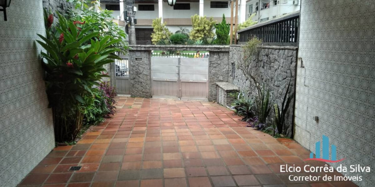 Imagem Casa com 4 Quartos à Venda, 230 m² em Boqueirão - Santos Imagem Casa com 4 Quartos à Venda, 230 m² em Boqueirão - Santos