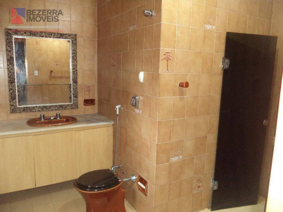 Imagem Casa com 4 Quartos à Venda, 312 m² em Candelária - Natal