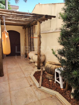 Imagem Casa com 3 Quartos à Venda, 293 m² em Champagnat - Londrina