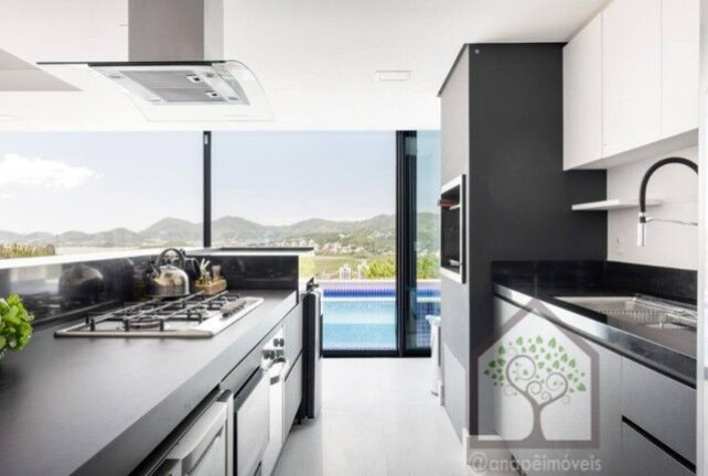 Imagem Casa com 4 Quartos à Venda, 287 m² em Trindade - Florianópolis Imagem Casa com 4 Quartos à Venda, 287 m² em Trindade - Florianópolis