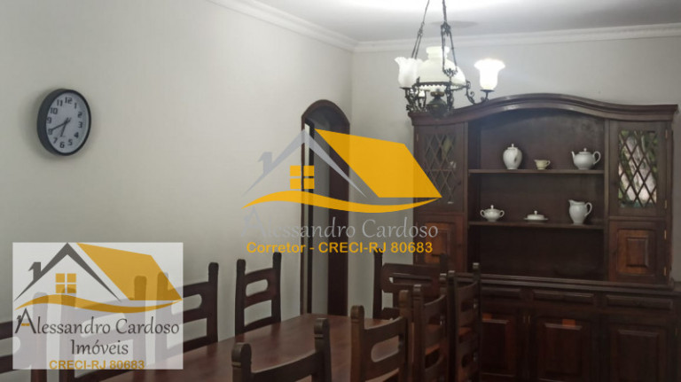 Imagem Casa com 3 Quartos à Venda, 300 m²