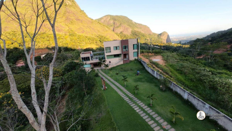 Imagem Casa com 3 Quartos à Venda, 300 m² Imagem Casa com 3 Quartos à Venda, 300 m²